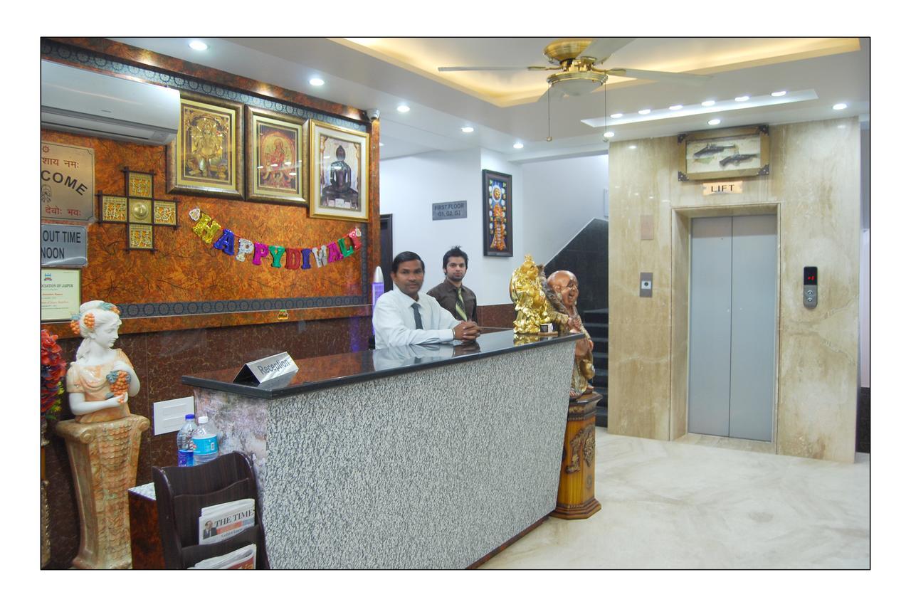 Hotel Jinendra Palace Джайпур Екстериор снимка