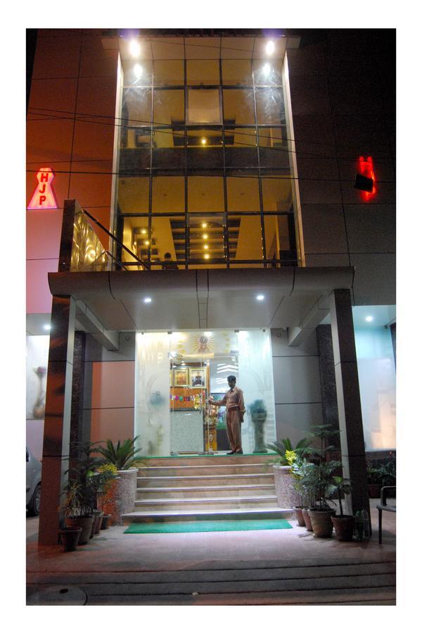 Hotel Jinendra Palace Джайпур Екстериор снимка