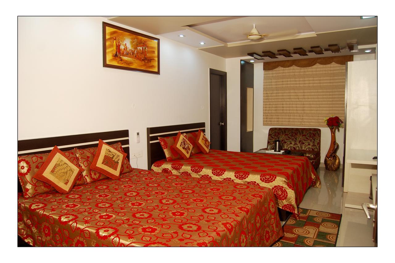 Hotel Jinendra Palace Джайпур Екстериор снимка