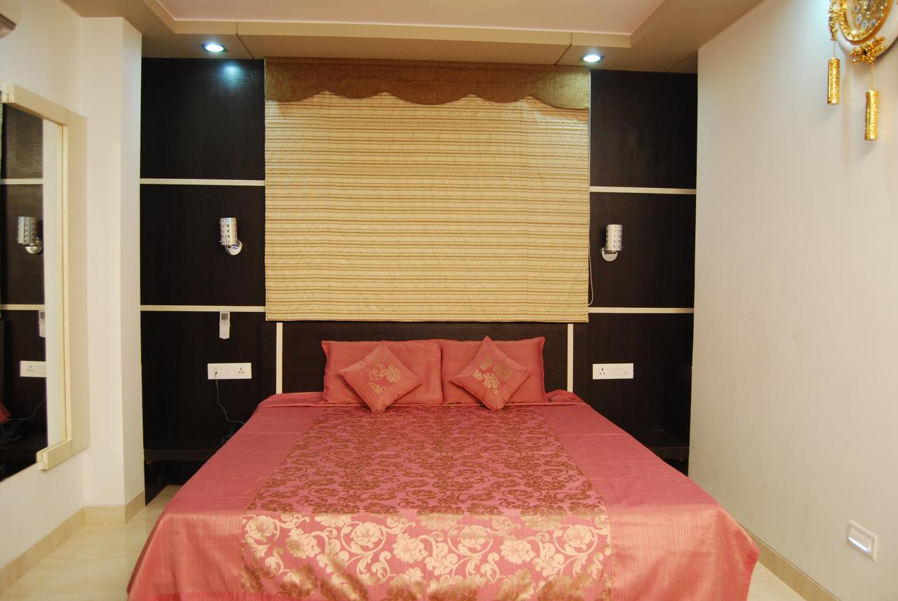 Hotel Jinendra Palace Джайпур Екстериор снимка